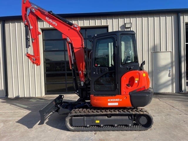KX040-4R3A EXCAVATOR W/RUB TKS/AC CAB/ANGLE